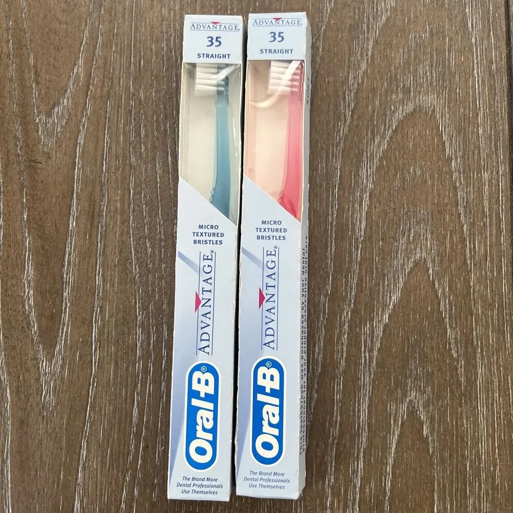 2 LOT 1996 Vintage Oral-B Advantage Toothbrush 35 Soft Straight Micro Texture